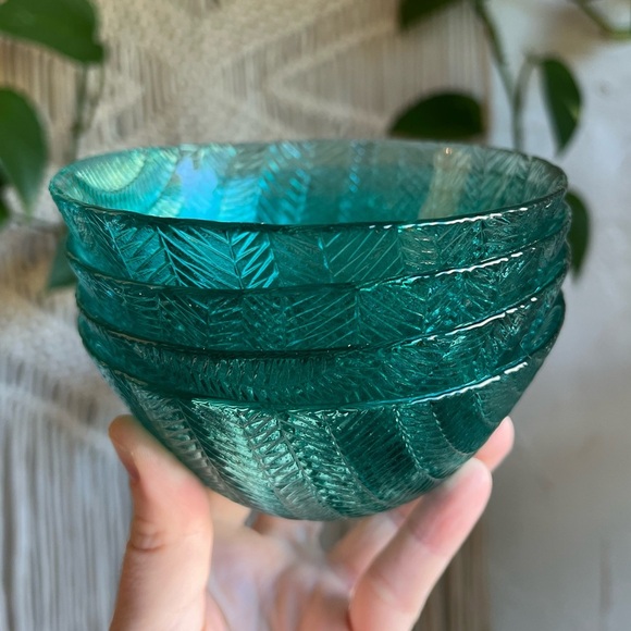 Set of 4 Vintage Teal Glass Bowls Leaf Pattern Dessert / Ice Cream / Berry Dish - Picture 7 of 9